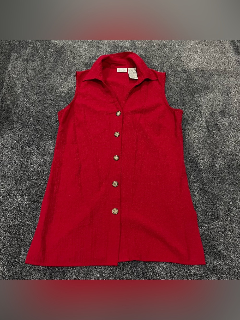 White Stag jubilee red sleeveless button-down collared crinkle blouse size S